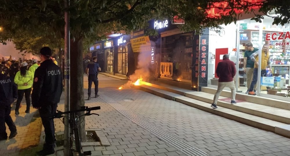 Fenerbahçeliler Derneği’ne meşale atan taraftar gözaltına alındı
