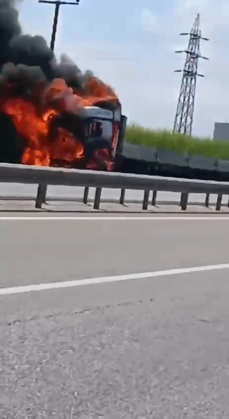 Seyir Halindeki Tır Alev Topuna Döndü