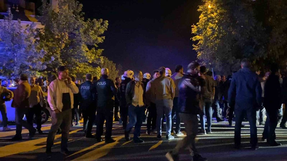 Çocukların Kavgasına Aileler De Karıştı 2 Kişi Yaralandı