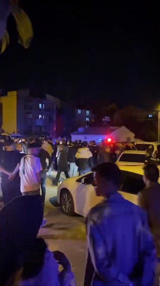 Çocukların Kavgasına Aileler De Karıştı 2 Kişi Yaralandı