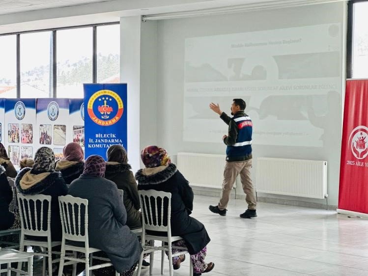 Dodurga’da ’Ailenin Önemi’, ’En İyi Narkotik Polisi Anne’ Ve ’kadına Yönelik Şiddetle Mücadele’ Başlıklı Eğitim Verildi