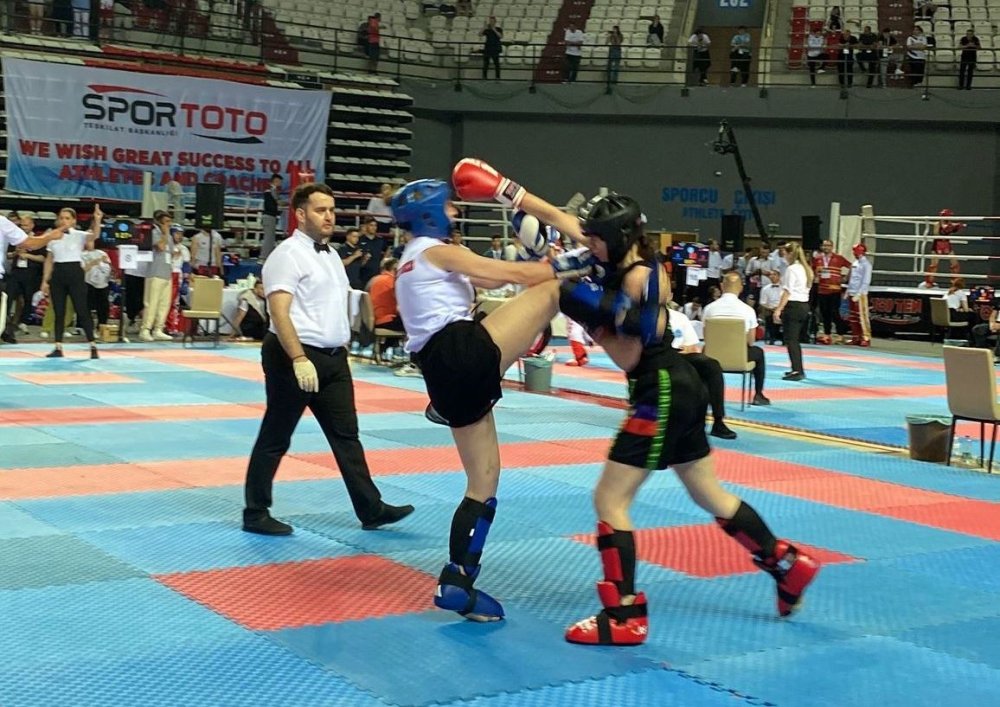 Kick Bokscular Dünya Kupasında 13 Madalya Ve Kupayı Kazandı