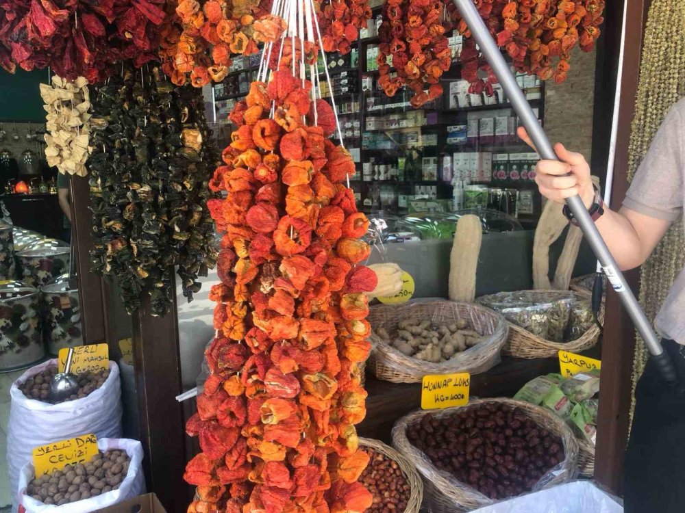 Kuru Meyve Ve Sebzeye Her Mevsim Talep Var