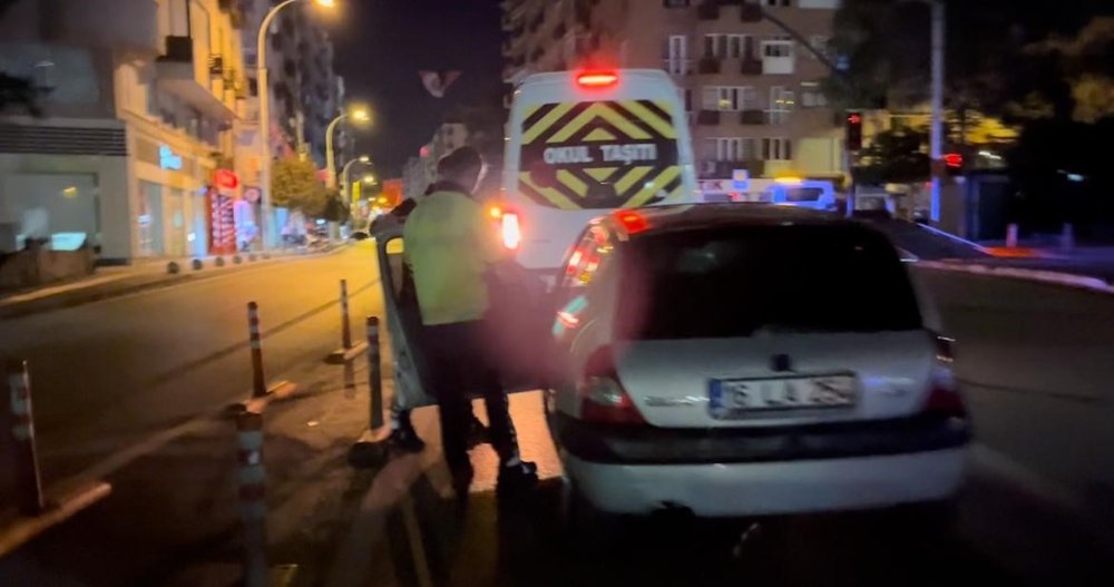 Polis Ekiplerini Gören Alkollü Sürücünün Kaçma Anı Kameralara Yansıdı
