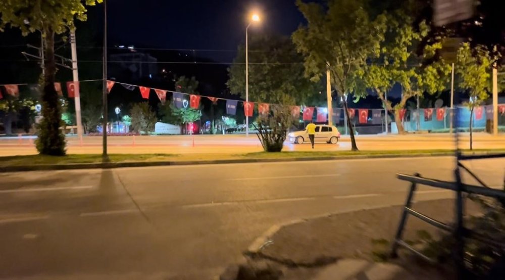 Polis Ekiplerini Gören Alkollü Sürücünün Kaçma Anı Kameralara Yansıdı