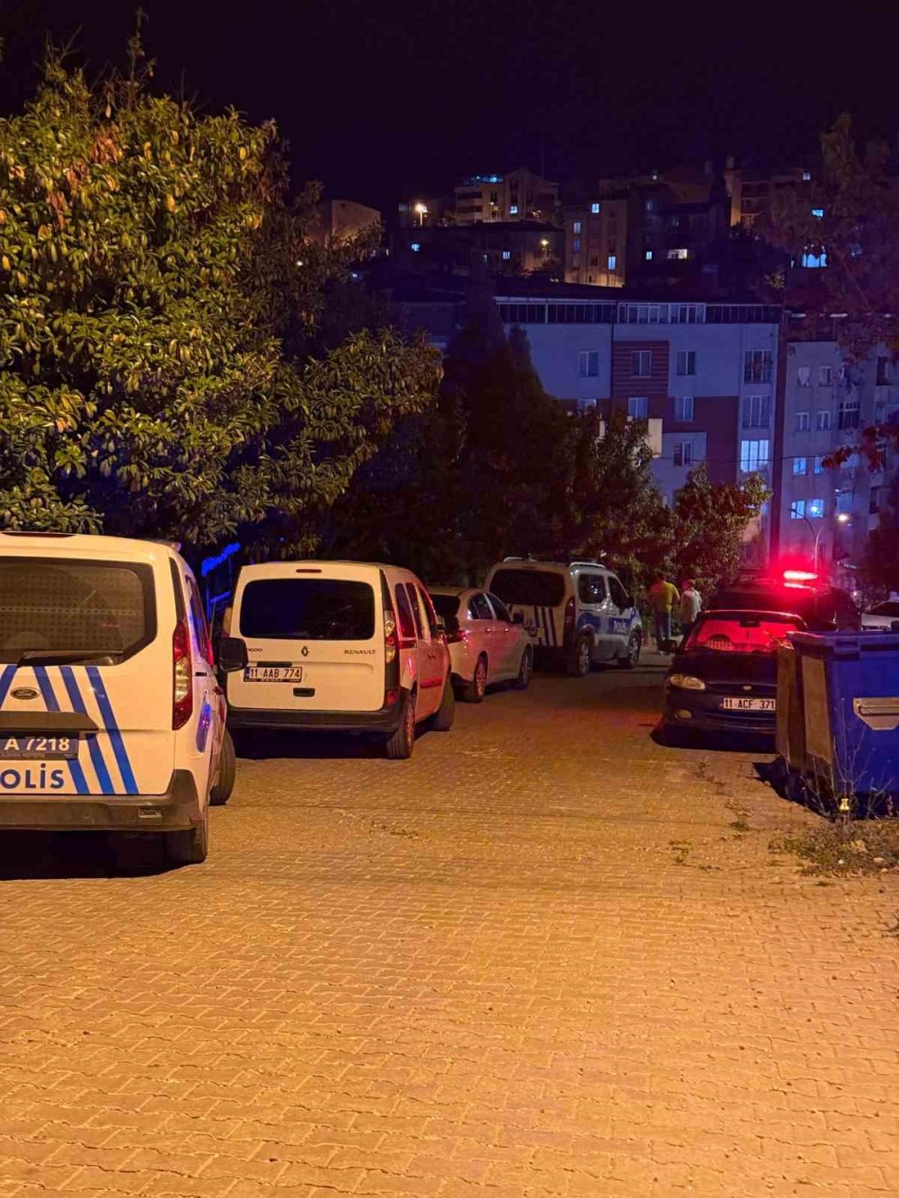 Bilecik'te Olaylı Gece! Sırtında Bıçaklanan Şahıs Ağır Yaralandı