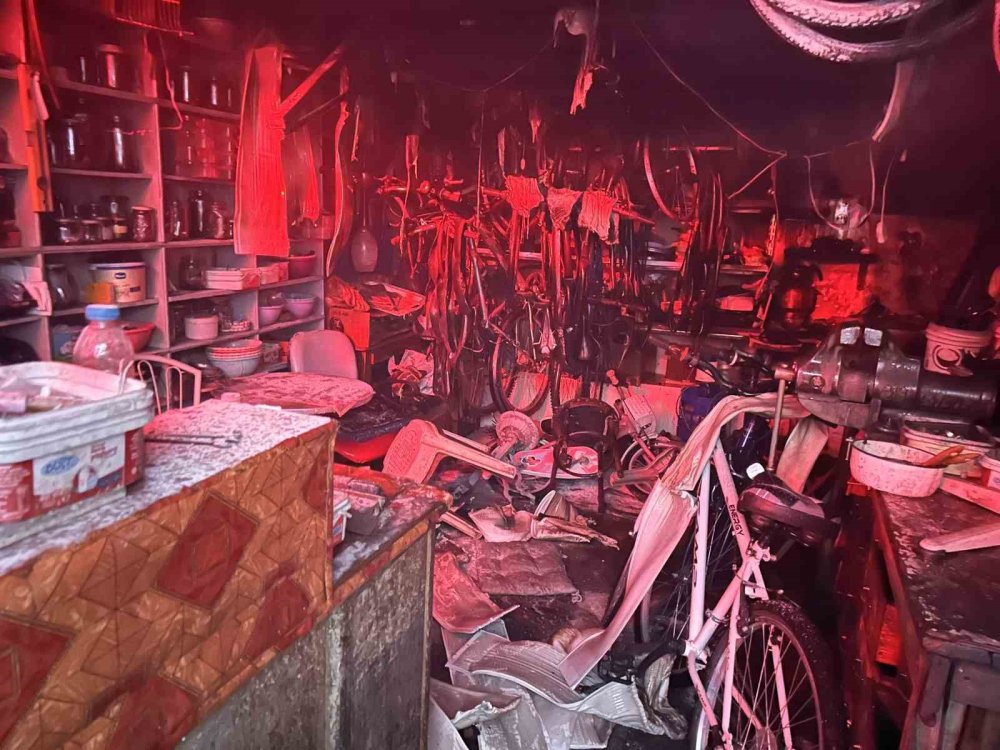 Kanser Olan Arkadaşı İçin Baktığı Dükkan Alevler İçinde Kaldı