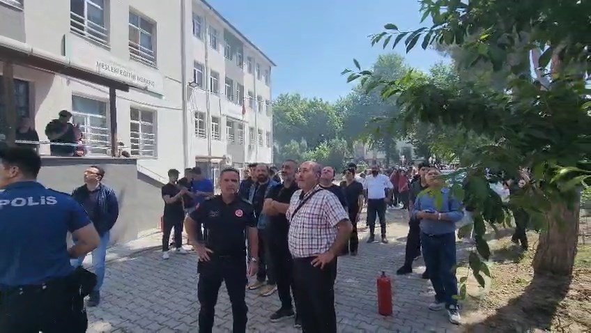 Öğrencilerin Motosikletleri Alev Alev Yandı