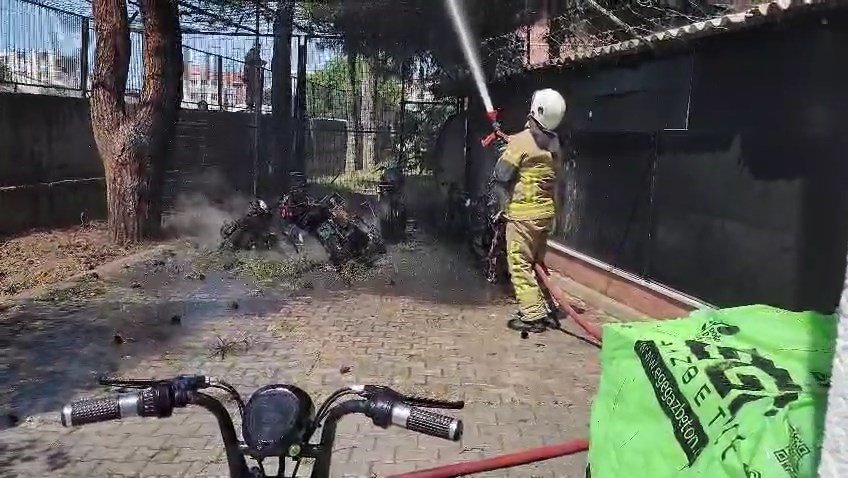 Öğrencilerin Motosikletleri Alev Alev Yandı
