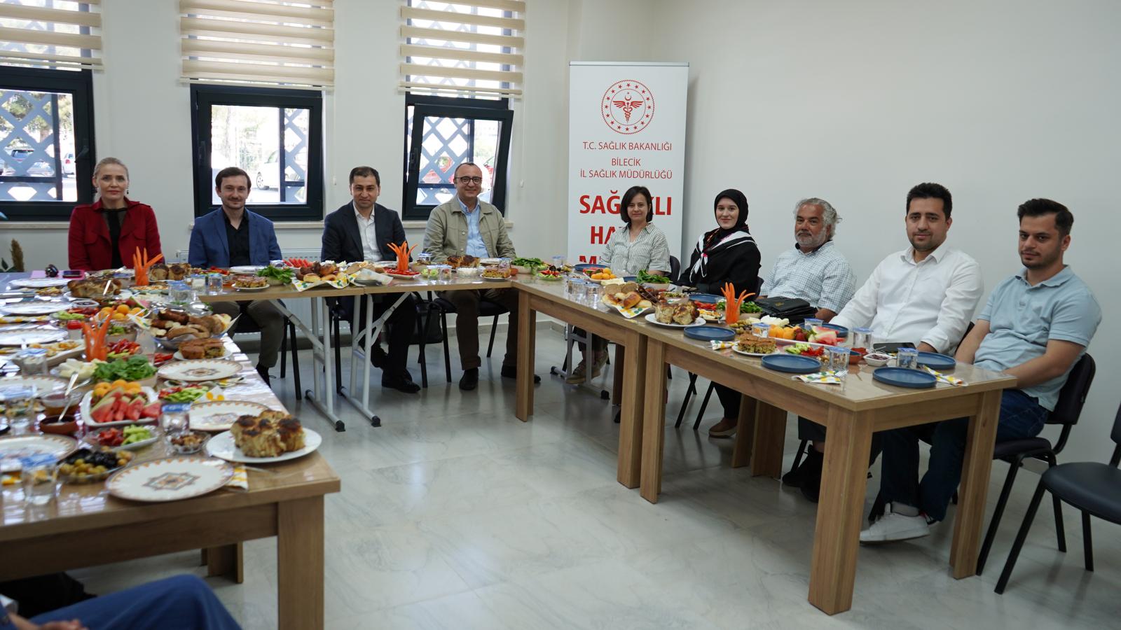 l-saglik-muduru-dr-ferhat-damkaci-basinla-bulustu-2.jpeg