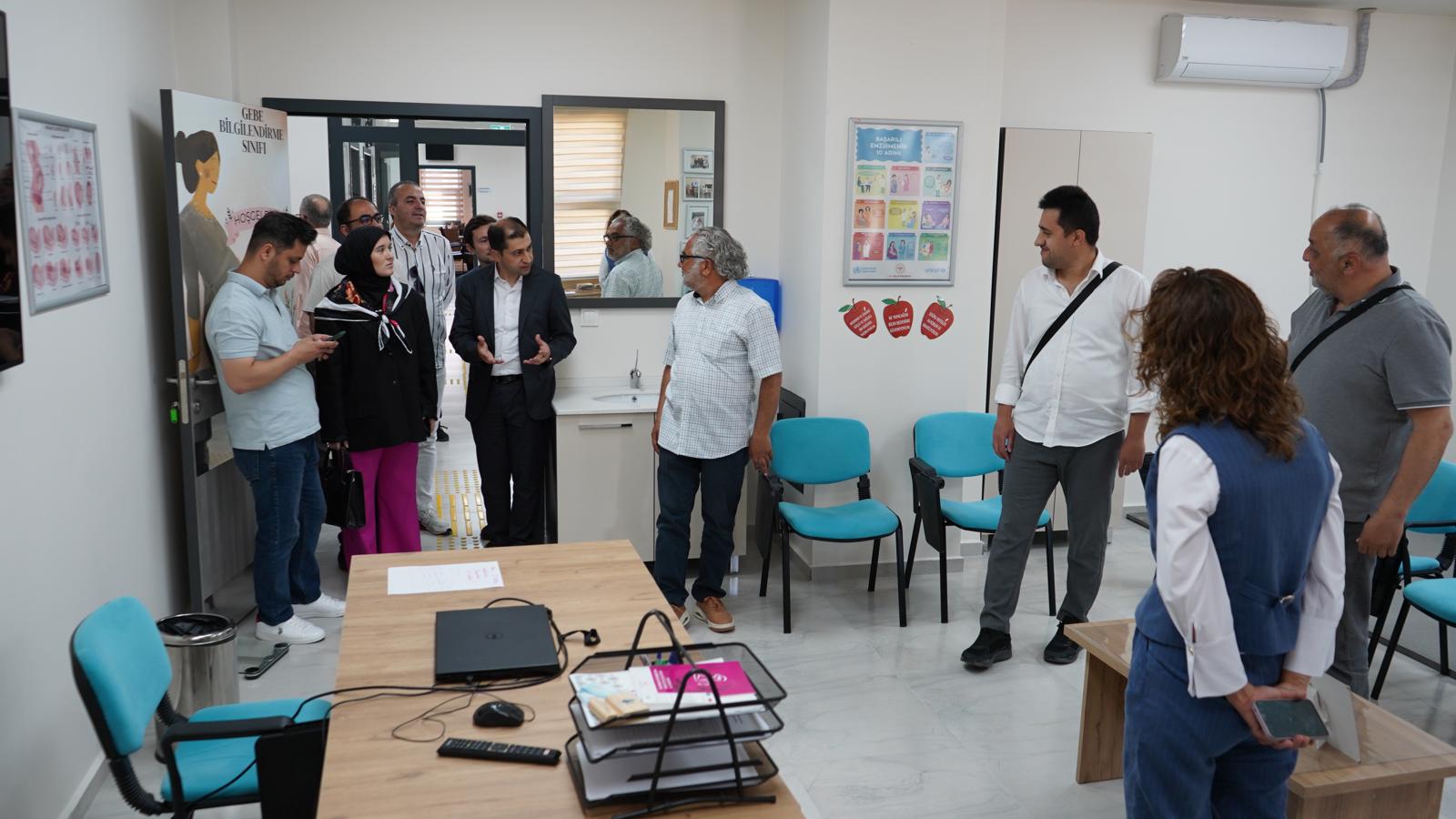 l-saglik-muduru-dr-ferhat-damkaci-basinla-bulustu-3.jpeg