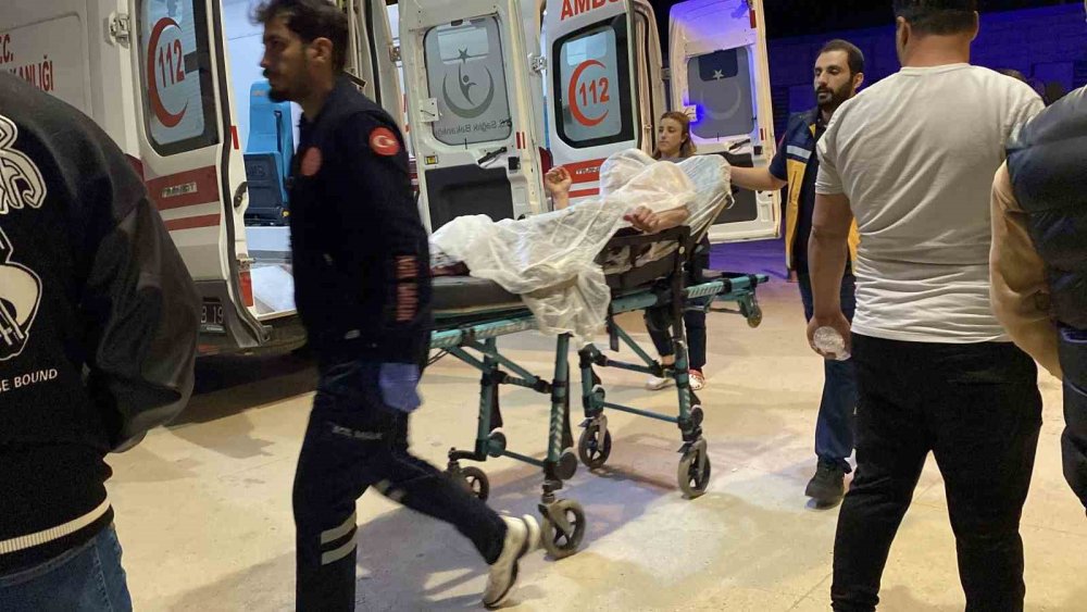"Lazer Tutma" Kavgasında 2 Kişi Bıçaklandı