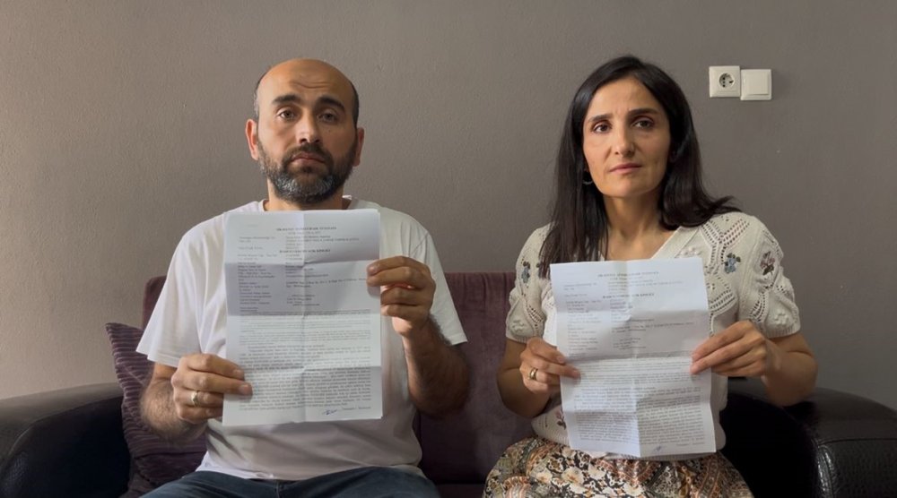 Abisini Evden Çıkarmak İçin Tavanı Böyle Deldi