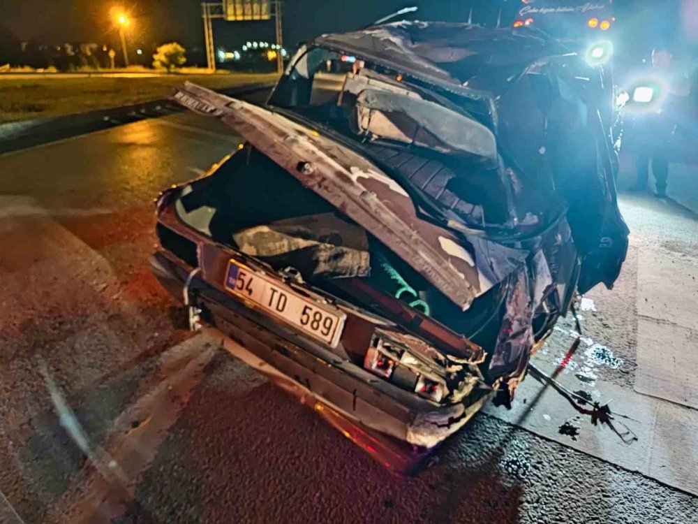 Duble Yolda Refüje Çarpan Otomobil Takla Atarak Hurdaya Döndü: 1 Yaralı