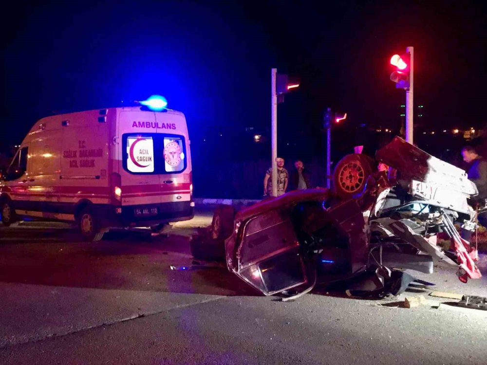 Duble Yolda Refüje Çarpan Otomobil Takla Atarak Hurdaya Döndü: 1 Yaralı