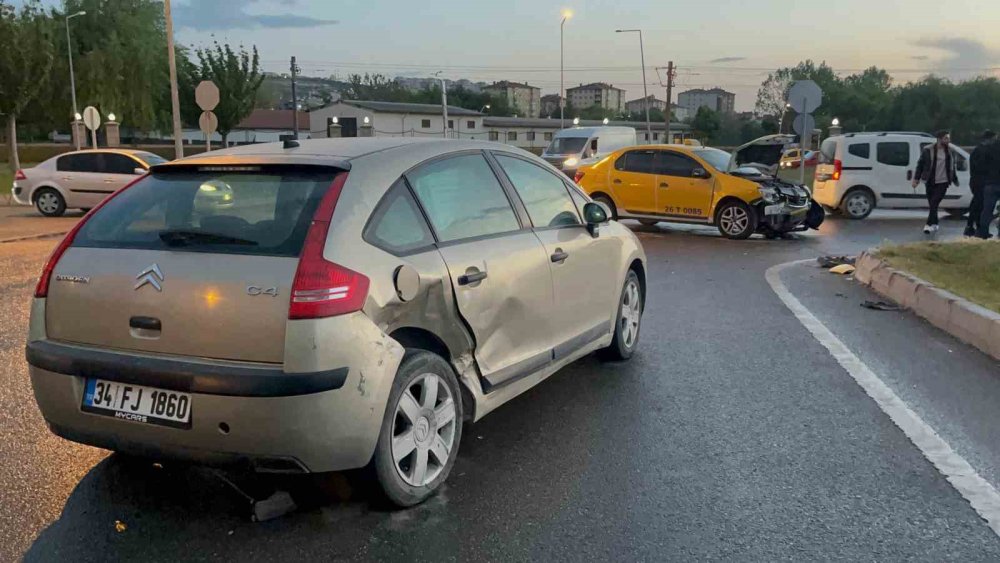 Kural İhlali Yapan Taksi Kazaya Sebep Oldu, 1 kişi yaralandı
