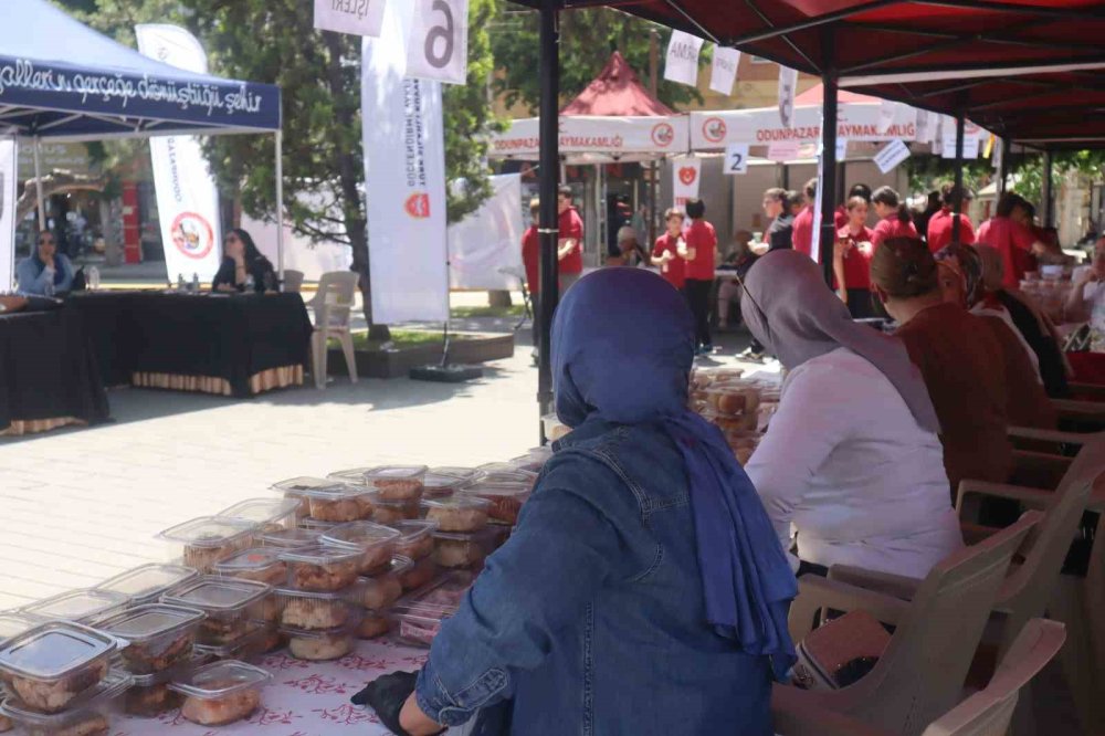 Türk Silahlı Kuvvetlerini Güçlendirme Vakfı Hayır Panayırı Düzenledi