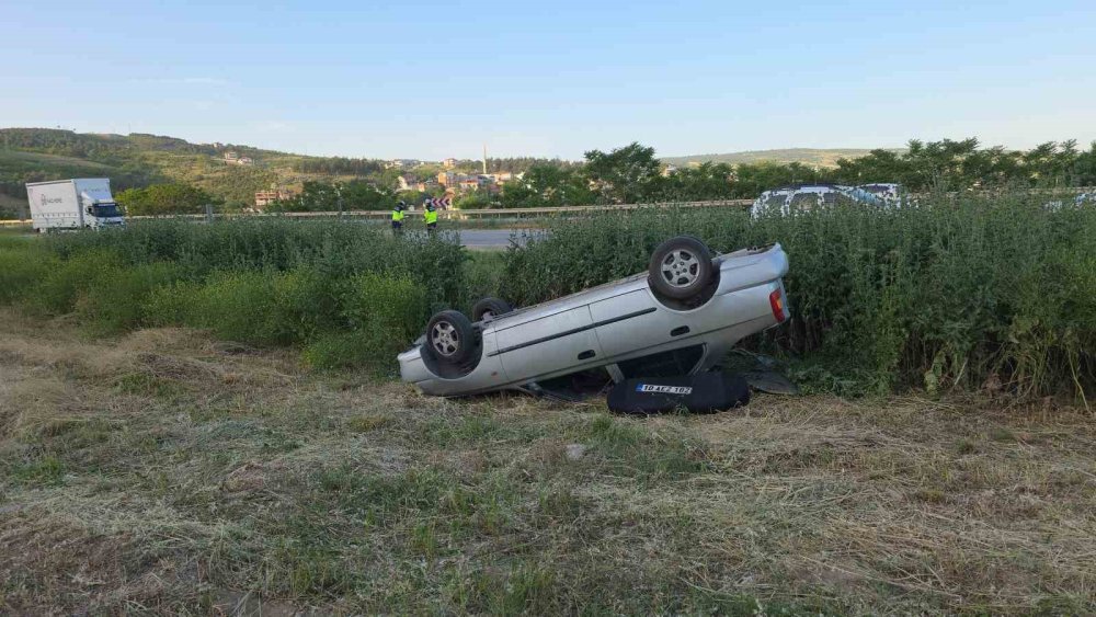 Kontrolden Çıkan Araç Şarampole Yuvarlandı: 5 Yaralı