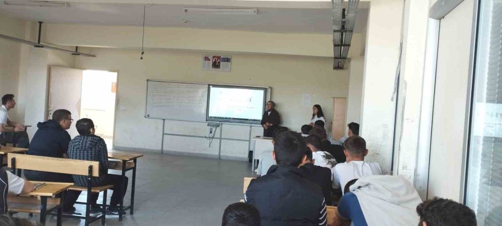 Lise Öğrencilerine Sağlıklı Yaşam Ve Hastalıklarla Mücadele Semineri Verildi