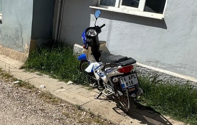 Yaralanan Çocuğu Eldivenden Yaptıkları Balonla Oyaladılar