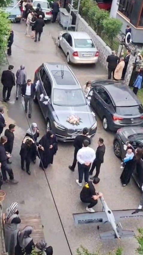 Düğün Konvoyunun Önünü İnsansız Hava Aracı İle Kestiler