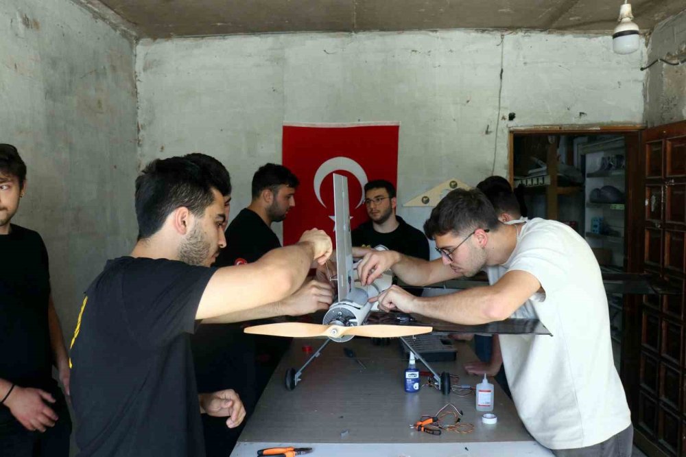 Düğün Konvoyunun Önünü İnsansız Hava Aracı İle Kestiler