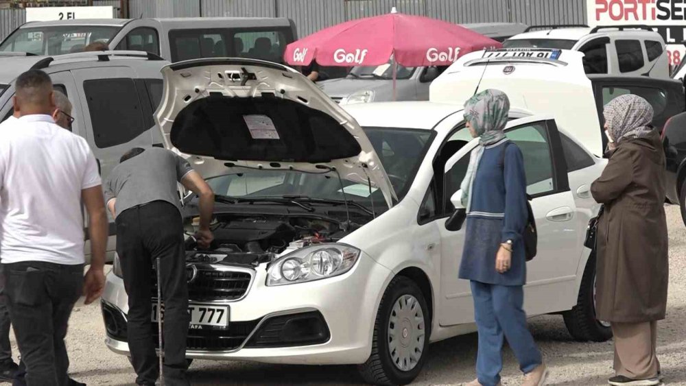 İkinci El Oto Pazarında Bayram Hareketliliği