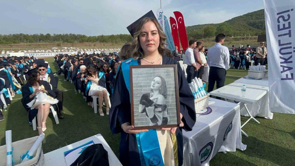 Öğrenciler 6 Şubat Depremlerinde Hayatını Kaybeden Arkadaşlarını Unutmadı