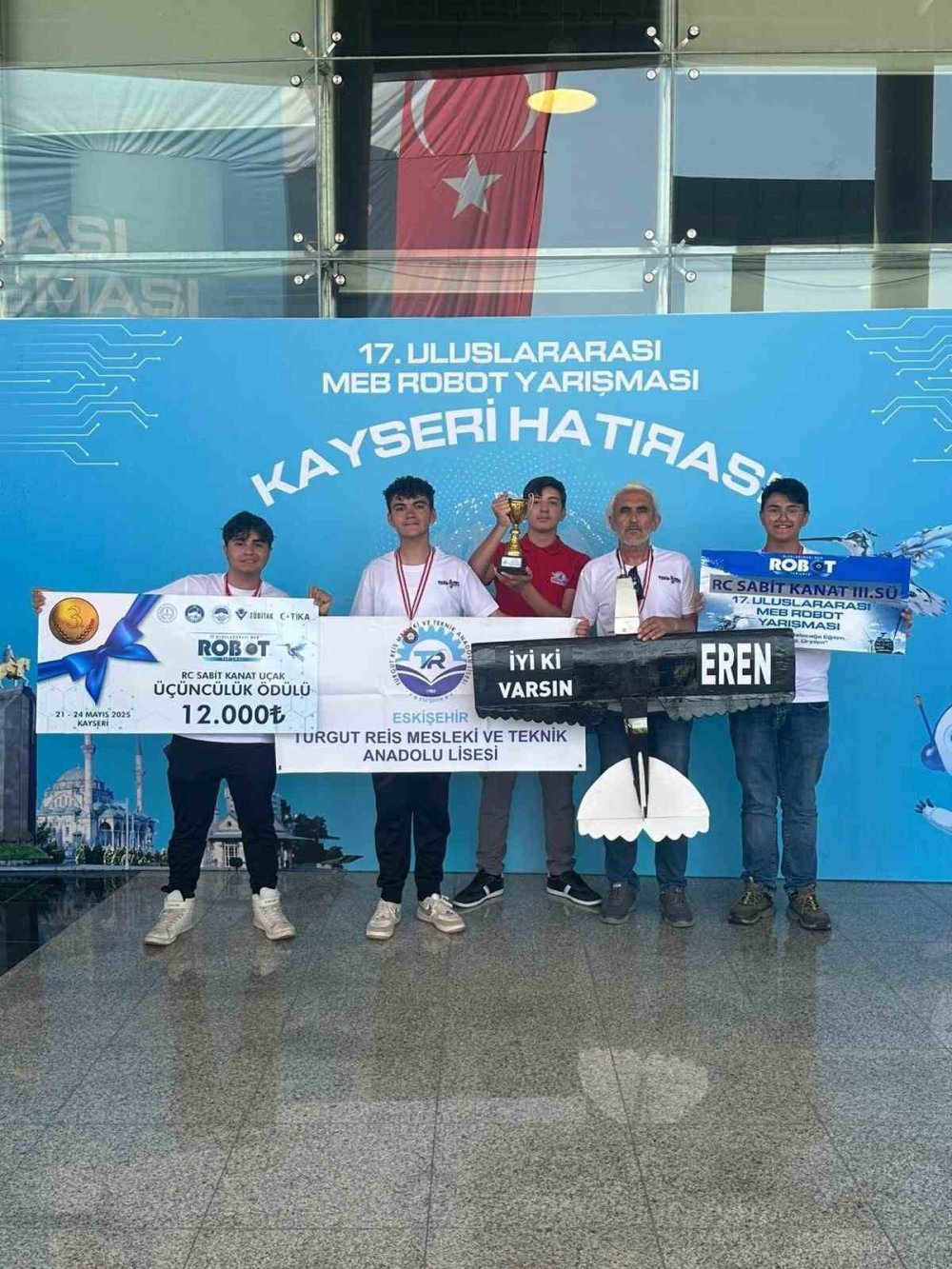 Öğrencilerden Uluslararası Robot Yarışması’nda Büyük Başarı