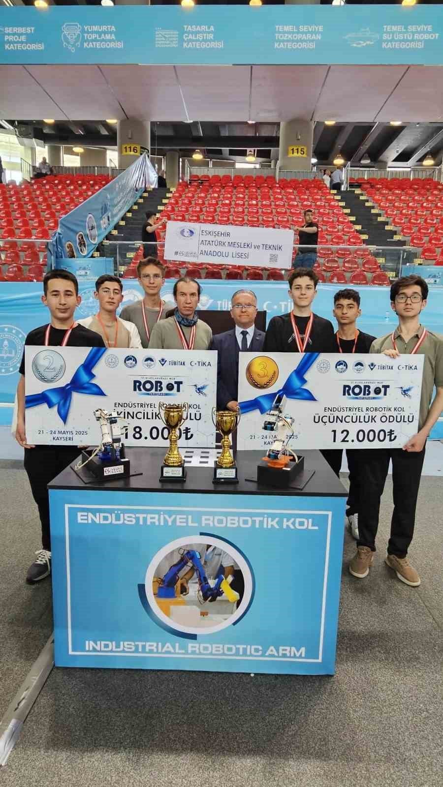 Öğrencilerden Uluslararası Robot Yarışması’nda Büyük Başarı