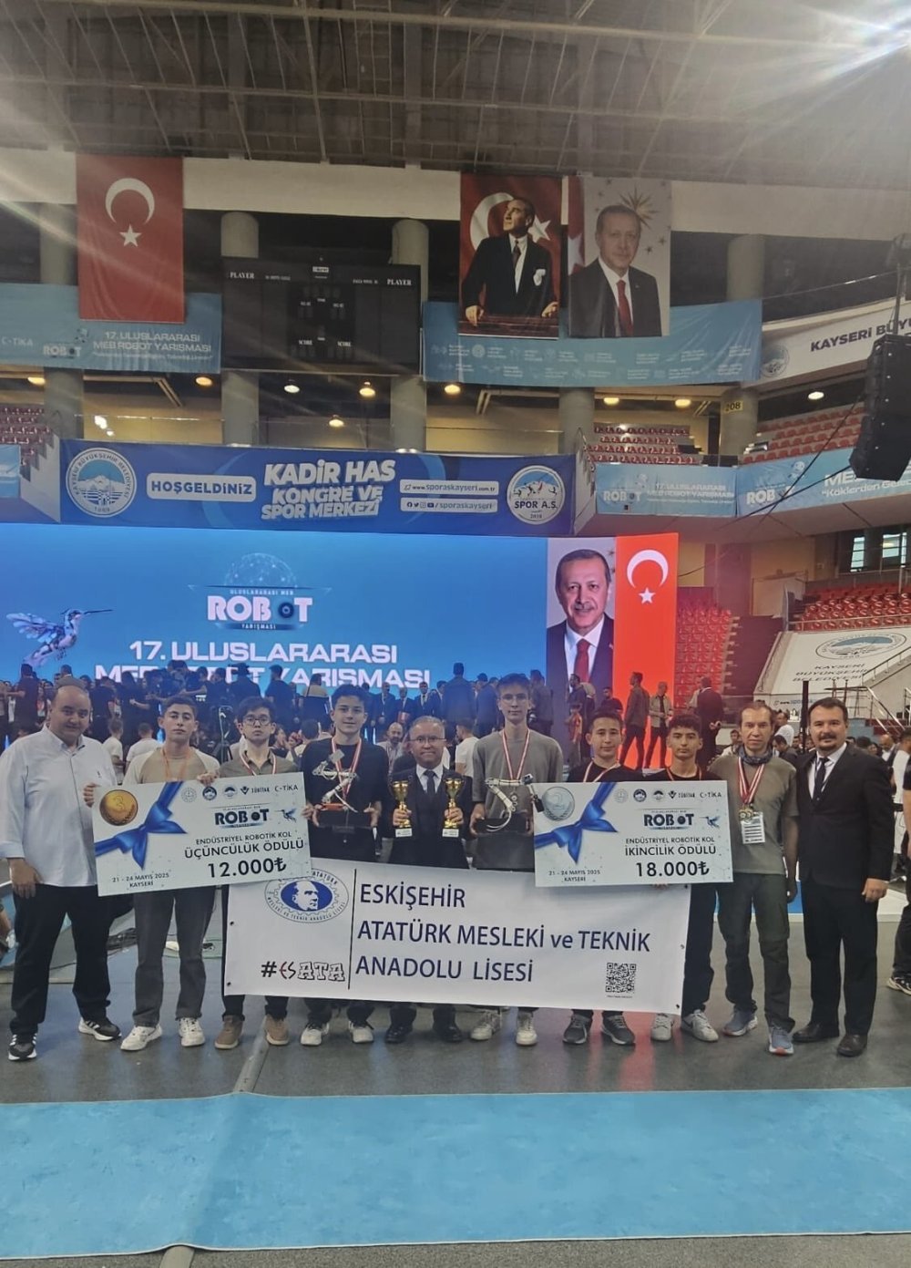 Öğrencilerden Uluslararası Robot Yarışması’nda Büyük Başarı