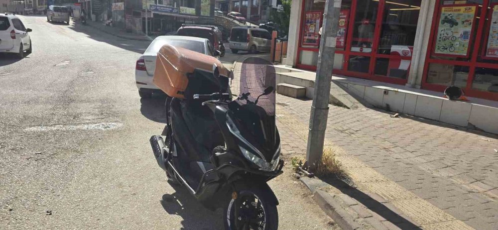 Park Etmek İstersen Motosiklete Çarptı
