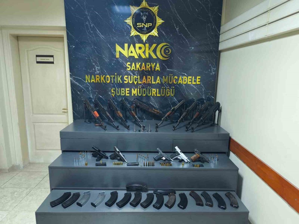 Uyuşturucu Sandılar, Silah Deposu Çıktı