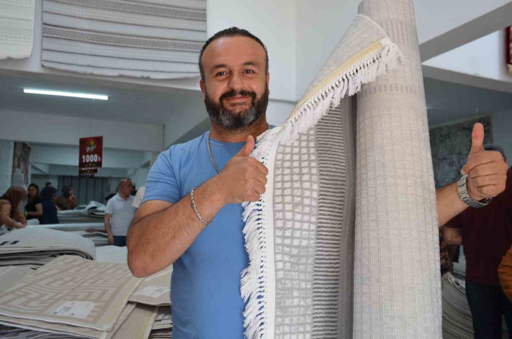 Mağaza Açılışında İzdiham Yaşandı!