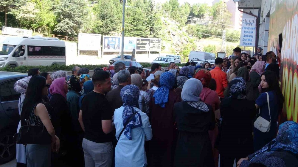 Mağaza Açılışında İzdiham Yaşandı!