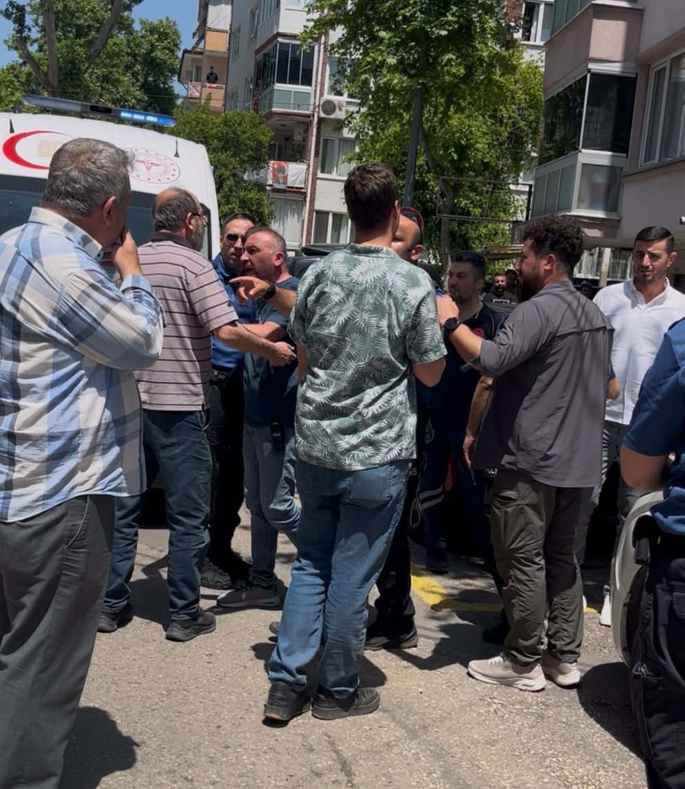 Park Kavgası İki Esnafı Birbirine Düşürdü : 2 Yaralı