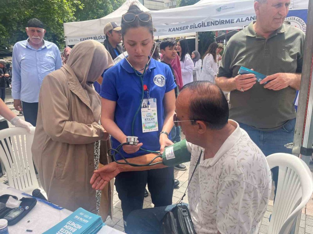 ‘Sağlık Sokağı’nda Vatandaşa Ücretsiz Sağlık Hizmeti