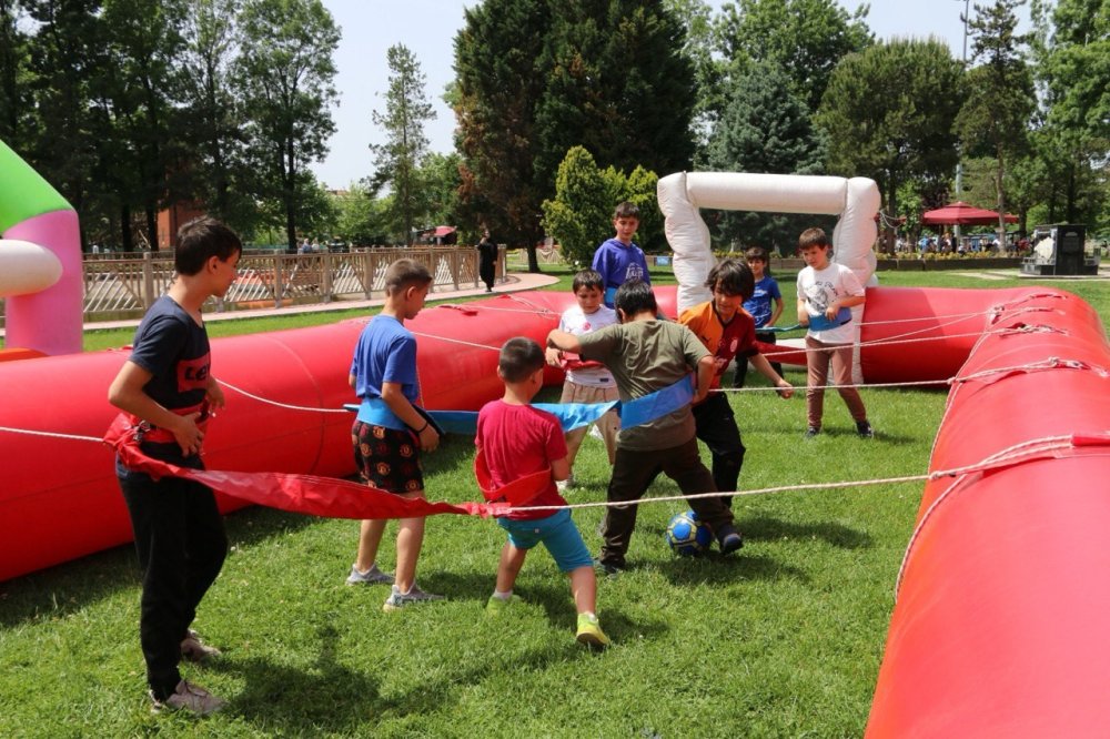 Binlerce Çocuk Bu Şenlikte Doyasıya Eğlendi