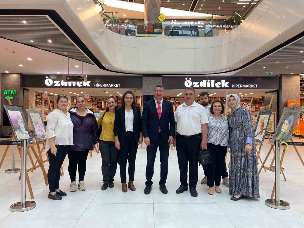 Ortaokul Öğrencilerinden Görsel Sanatlar Sergisi