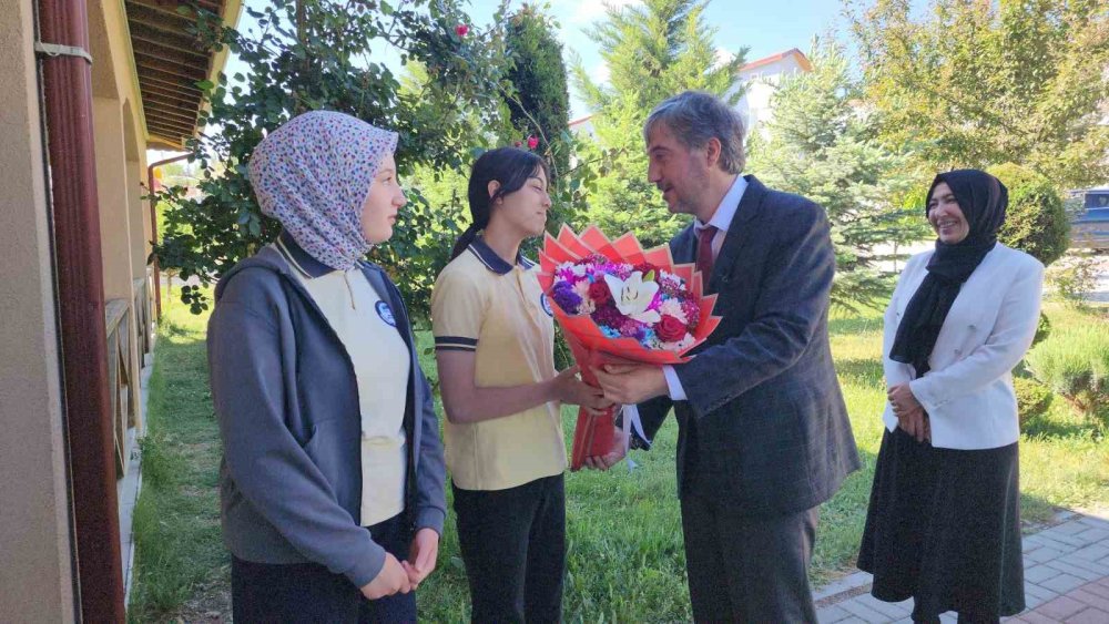Başarılı Öğrenciler Ödüllendirildi