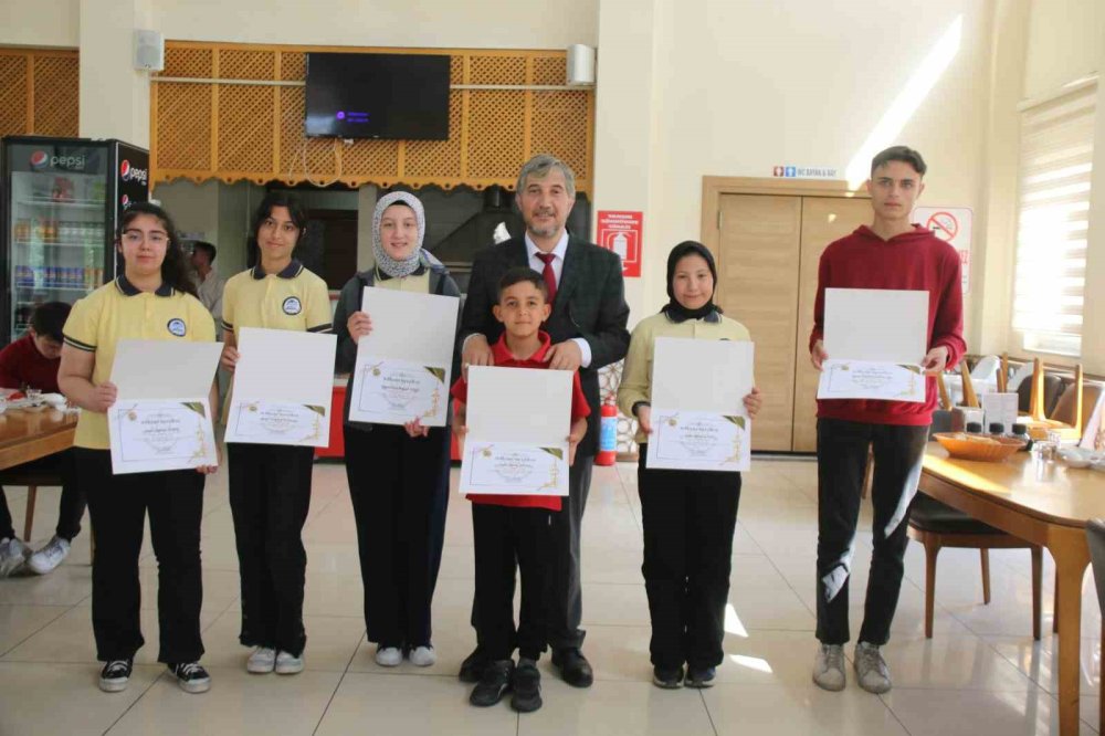 Başarılı Öğrenciler Ödüllendirildi