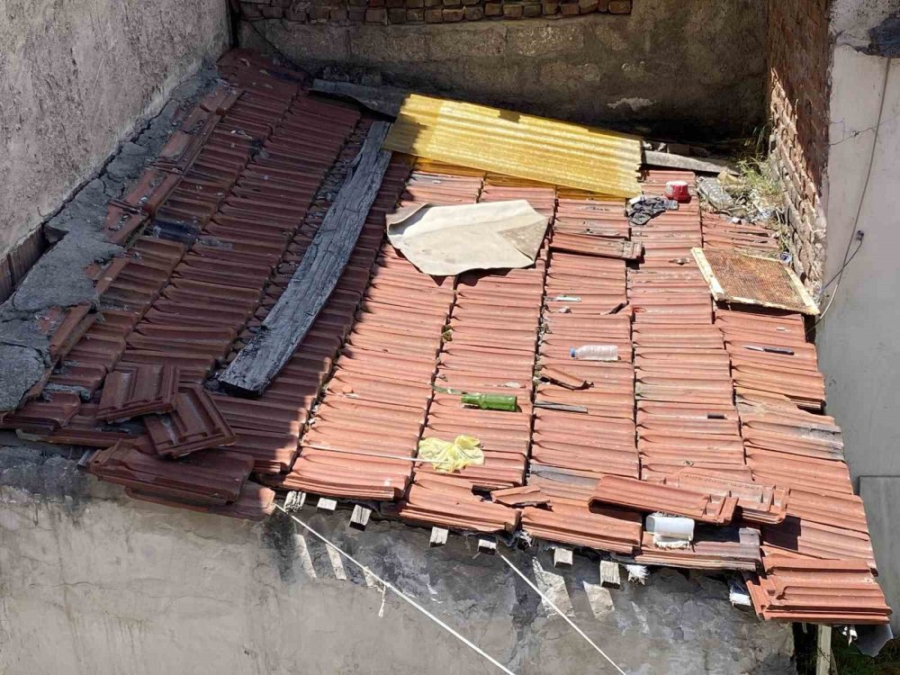 Çöp Ev Mahalleliyi İsyan Ettirdi