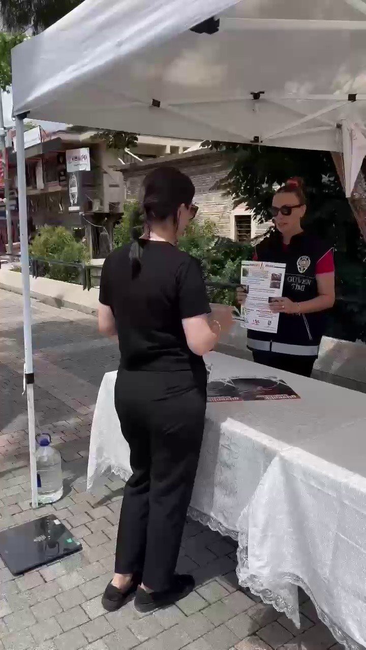 Polis Vatandaşları Dolandırıcılık Olaylarına Karşı Bilgilendirdi
