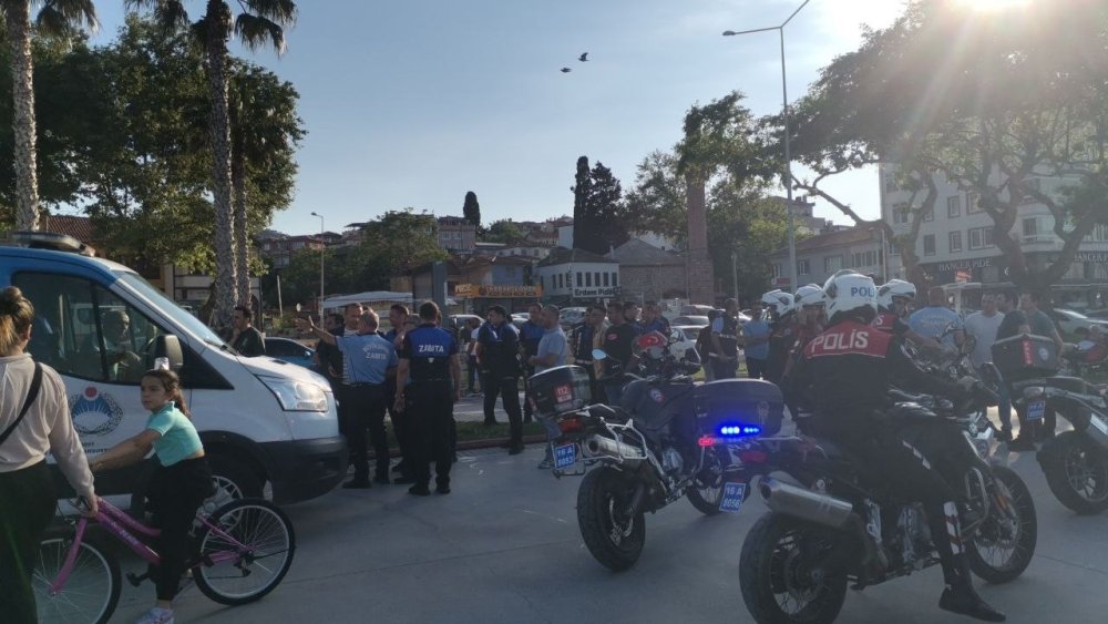 Zabıta, Seyyar Satıcılara Geçit Vermiyor