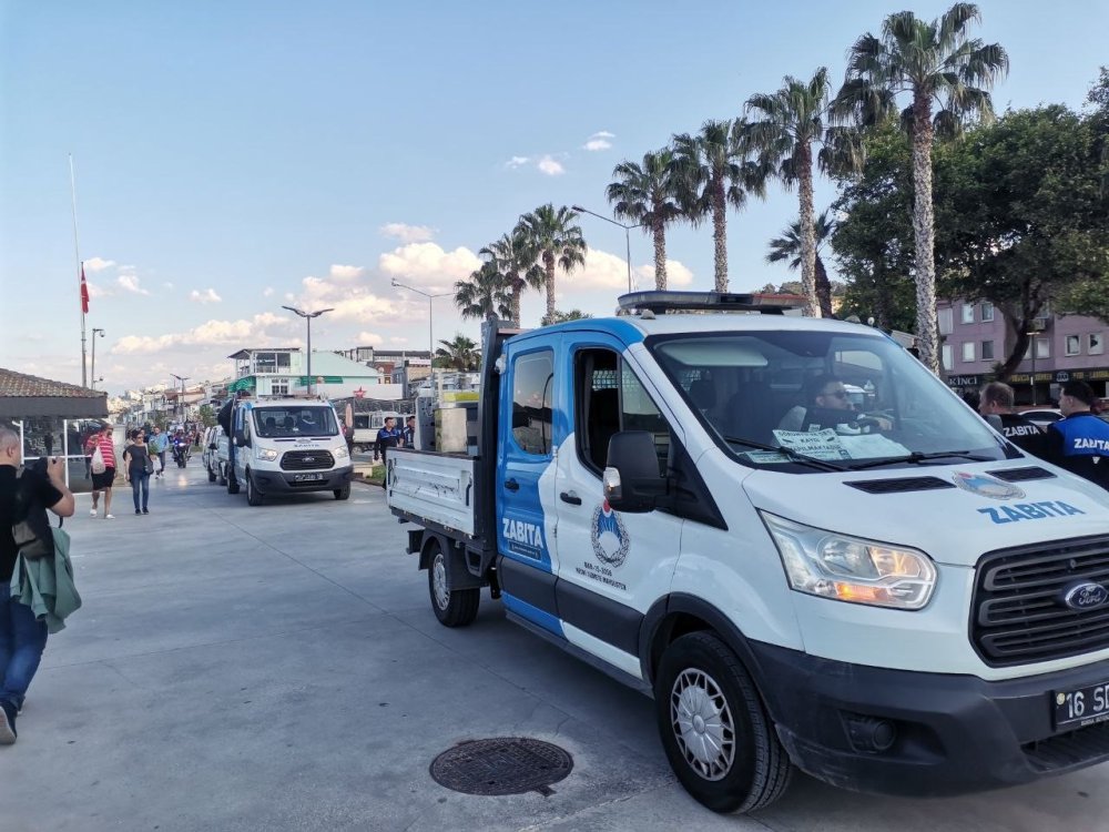 Zabıta, Seyyar Satıcılara Geçit Vermiyor