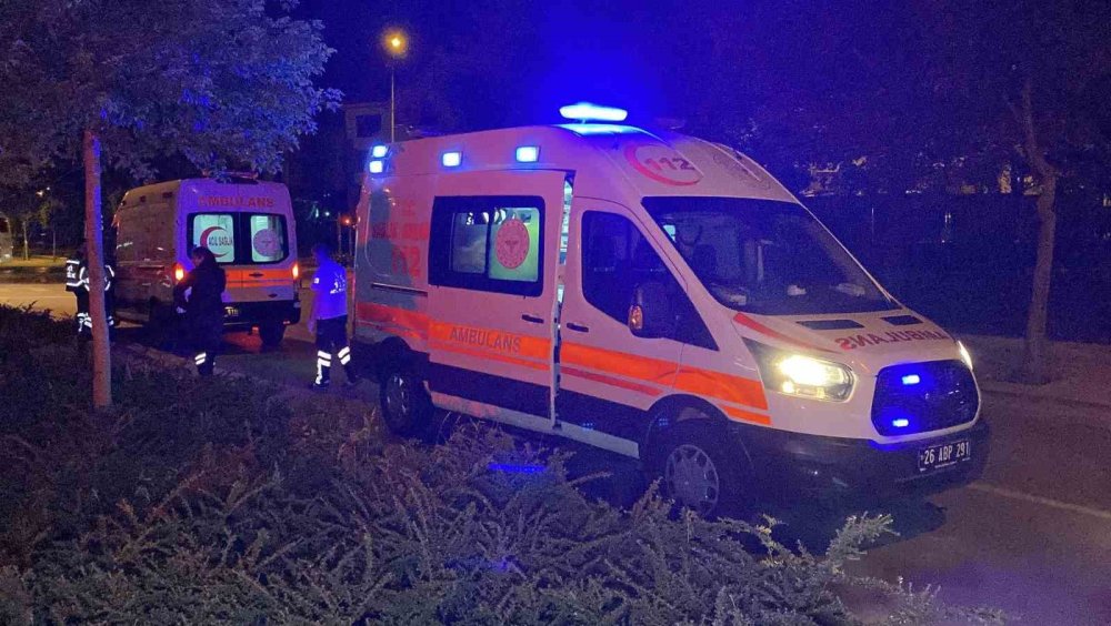 Kaza Sonrası Aracı Ve Yaralıları Bırakıp Kaçtı