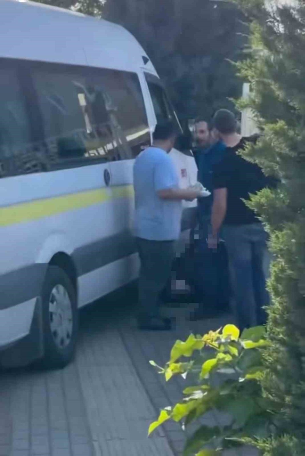 Servis Aracının Altında Kaldı!