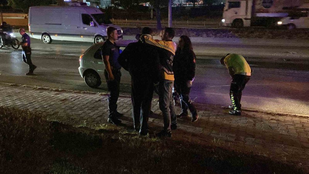 Tıra Arkadan Çarpan Otomobil Kullanılmaz Hale Geldi