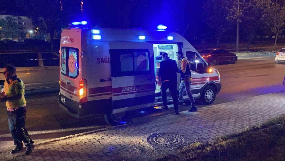 Tıra Arkadan Çarpan Otomobil Kullanılmaz Hale Geldi