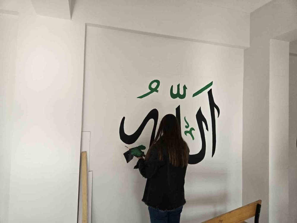 Öğrencilerden Duvarlara Anlamlı Dokunuş